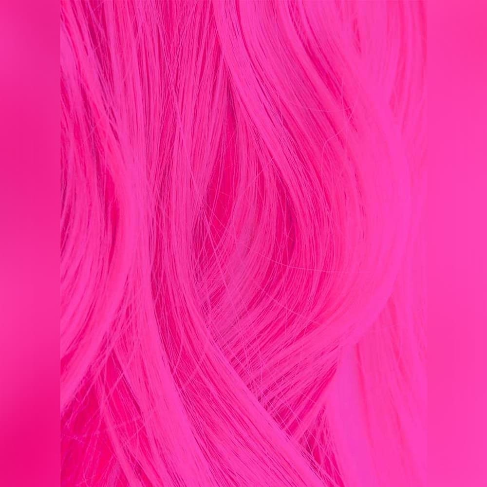 Краска для волос Iroiro 310 Neon Pink на волосах Краска для волос Iroiro 310 Neon Pink на волосах
