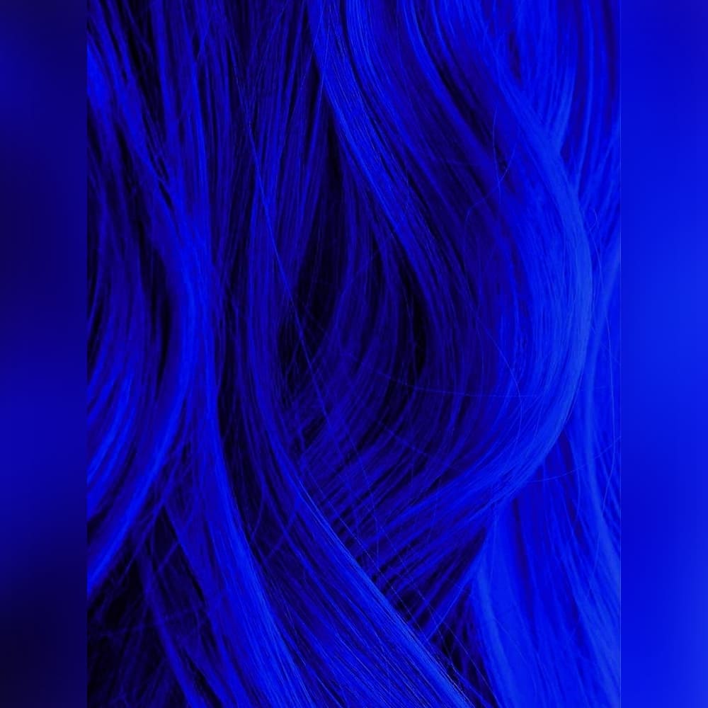 Краска для волос Iroiro 45 Deep Blue на волосах Краска для волос Iroiro 45 Deep Blue на волосах